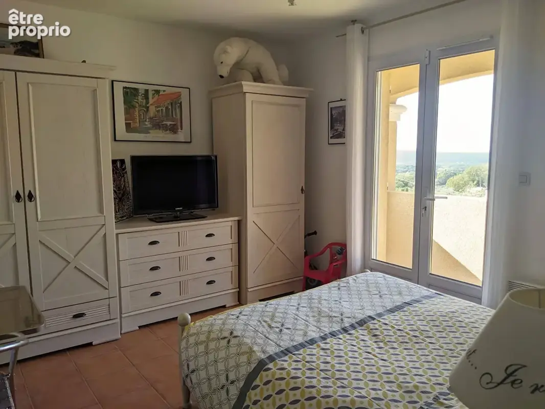 AUPS, superbe villa sur 2510 m 2 de terrain au calme. - photo 14