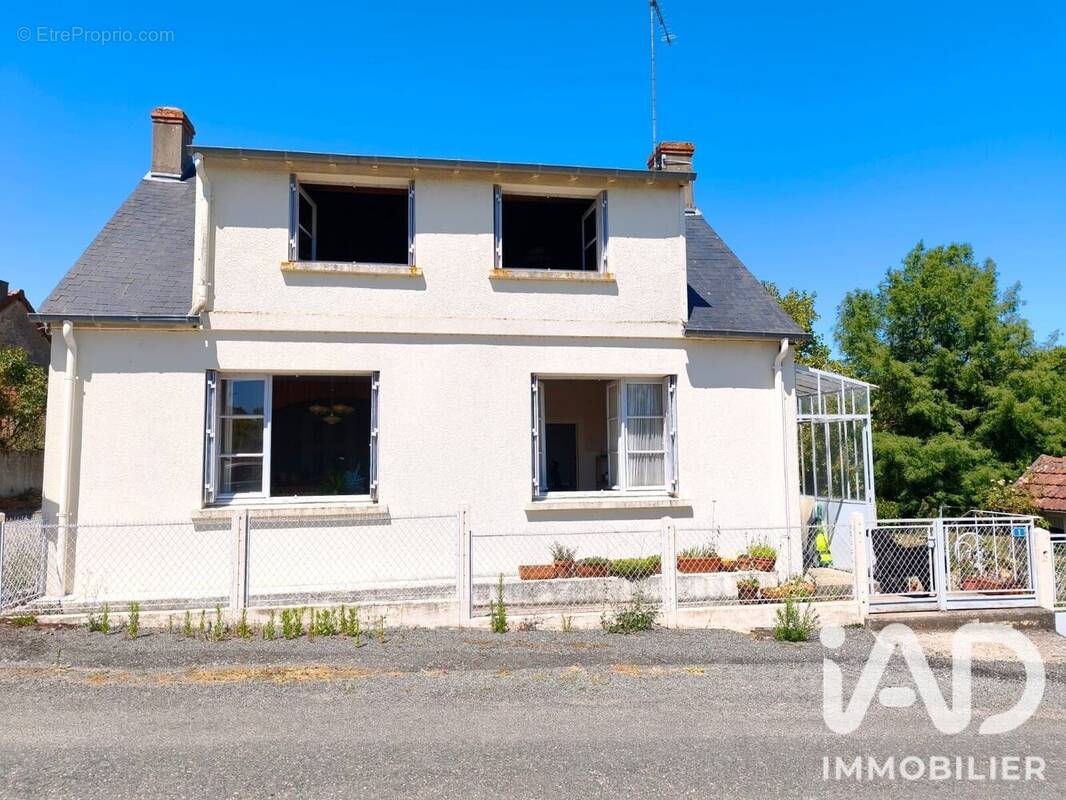 Maison 96 m² à Cercy-La-Tour  - photo 1
