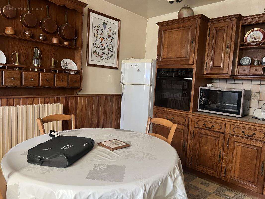 Maison à AZAY-LE-FERRON