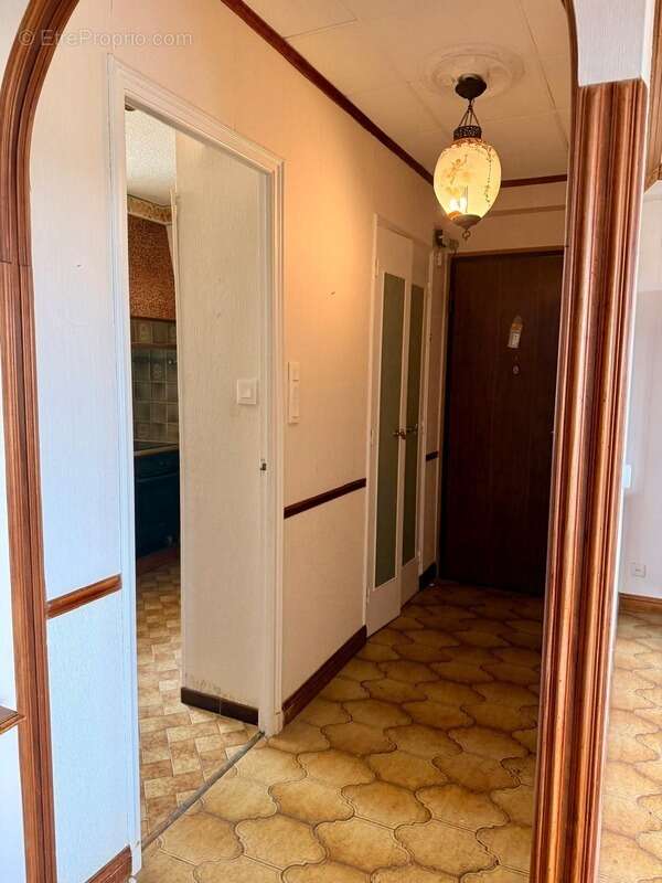 Rare à la vente : Appartement à vendre 4 pièces avec vue d'exception sur la cité de Carcassonne. Prix de vente : 124200€ - photo 8