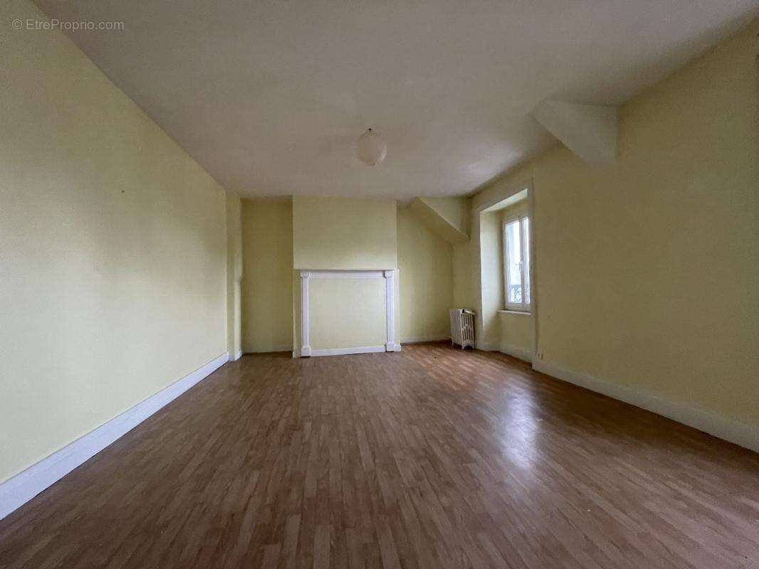 Appartement à SAINT-CERNIN