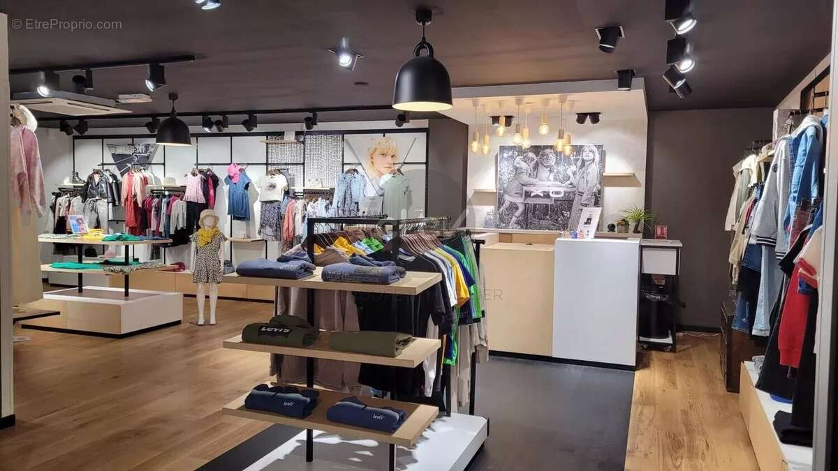 Commerce à OULLINS