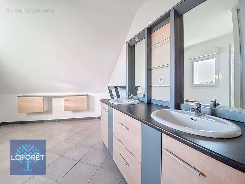 Maison à LOUVIGNE-DU-DESERT