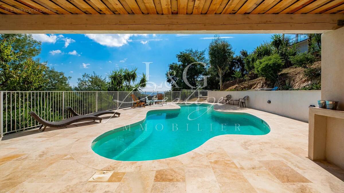 Maison à MANDELIEU-LA-NAPOULE