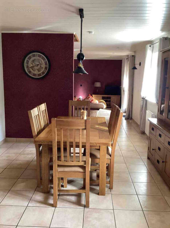 Appartement à SALLES-COURBATIES