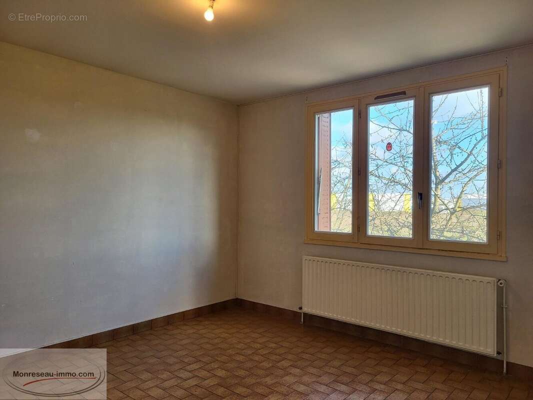 Maison à CHAVANNES-SUR-REYSSOUZE