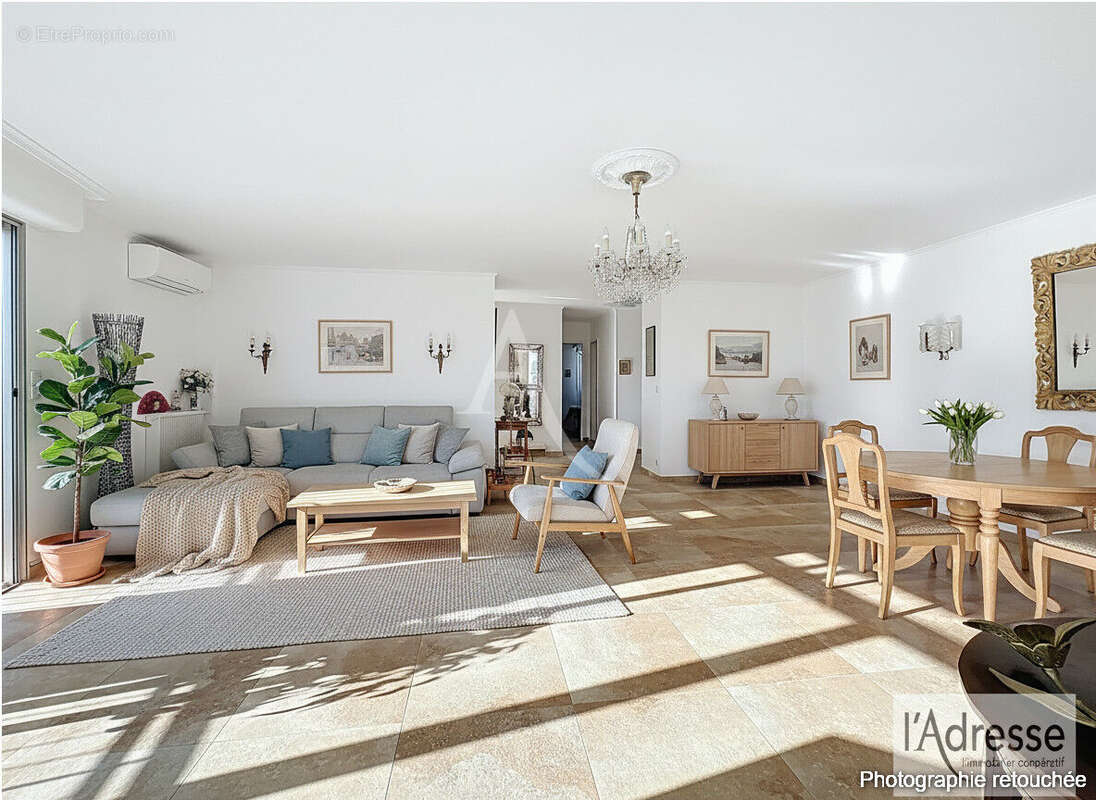 Appartement à VALLAURIS