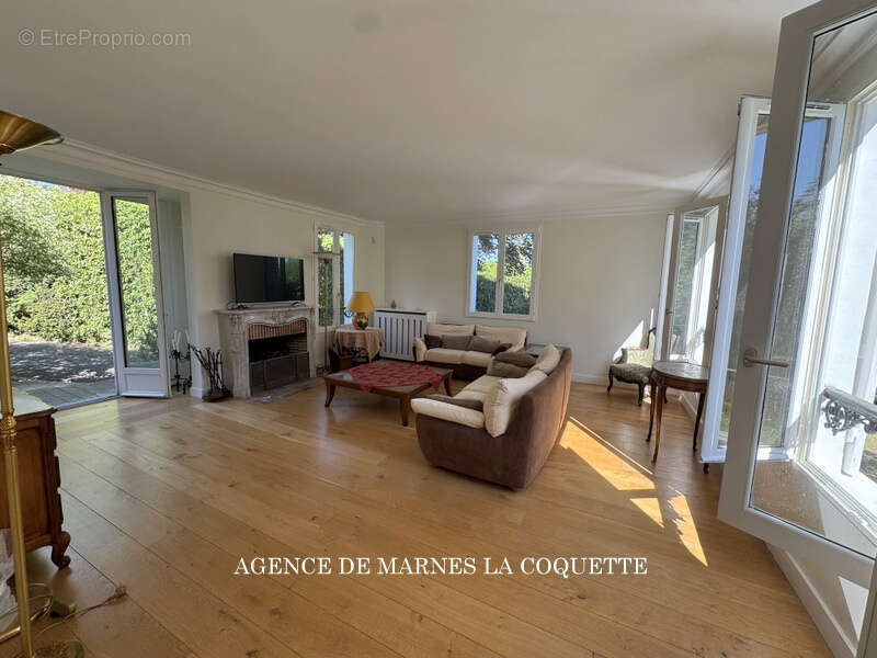 Maison à VILLE-D'AVRAY