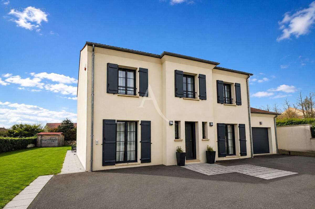 Maison à COURDIMANCHE