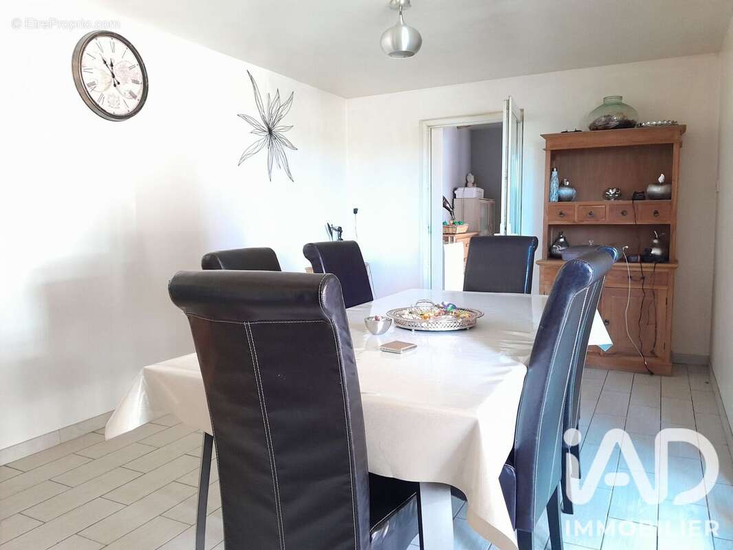 Maison 294 m² à Les Eglisottes-Et-Chalaures  - photo 5
