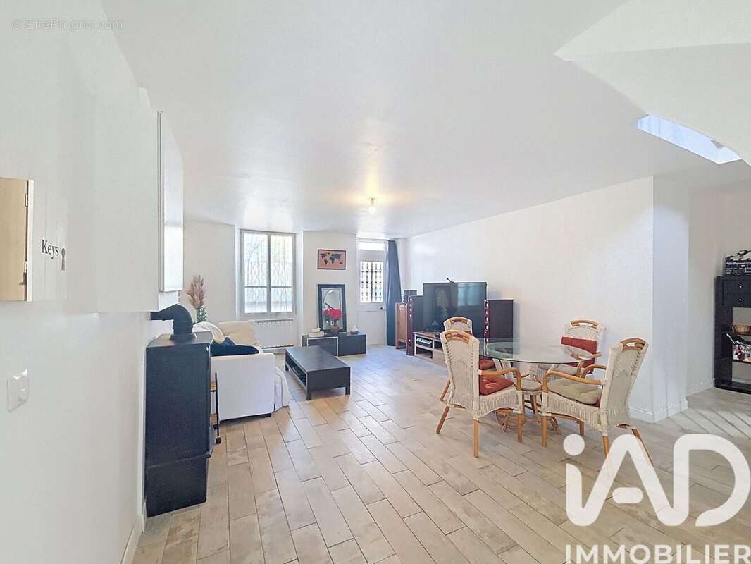 Maison 126 m² à Crecy-La-Chapelle  - photo 5
