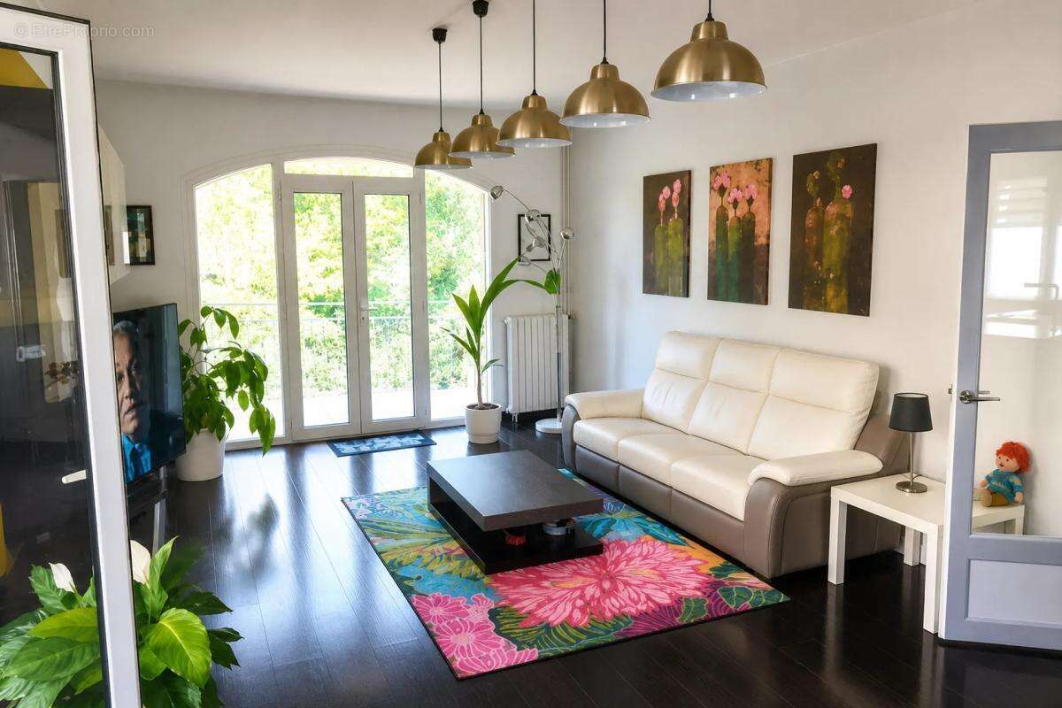 Élégante maison de plus de 200 m² à Axat rénovée avec extérieurs - photo 3