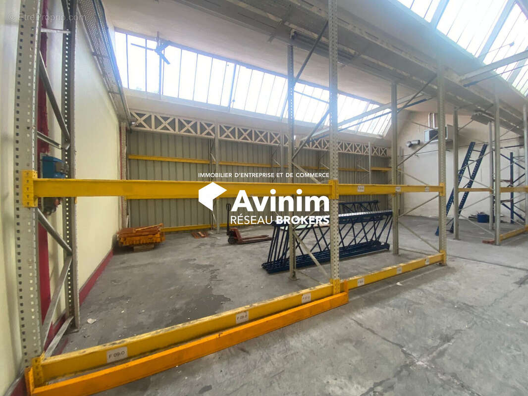 Commerce à NEAUFLES-SAINT-MARTIN