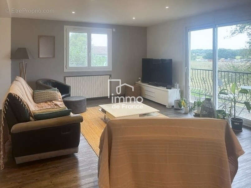 Maison à DOMPIERRE-SUR-VEYLE