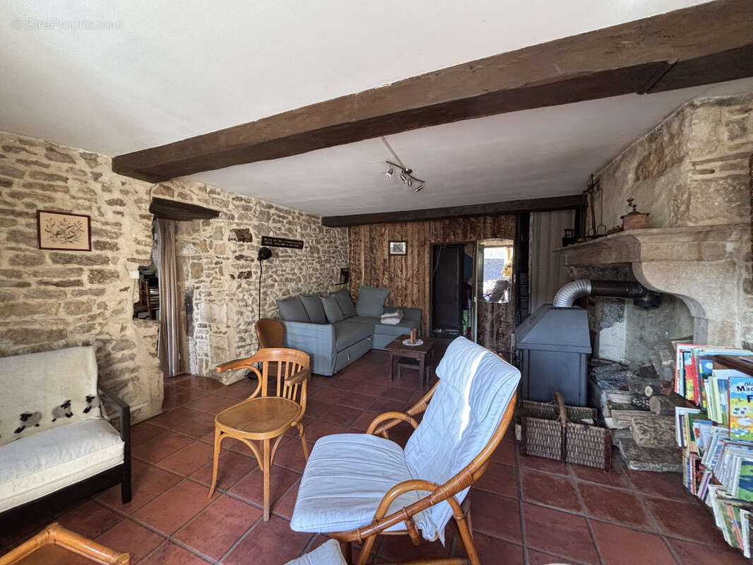 AIGNAY LE DUC  Maison du XVIè s de 125 m2 avec une terrasse et un terrain non attenant de 240m2 - photo 8