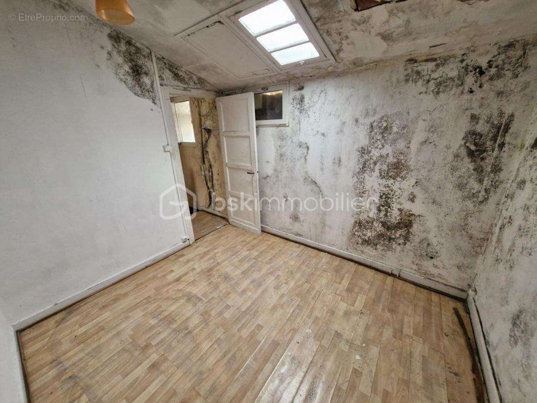 Belle maison de ville de 87m2 à rénover au coeur de Sainte-Foy-La-Grande - photo 2