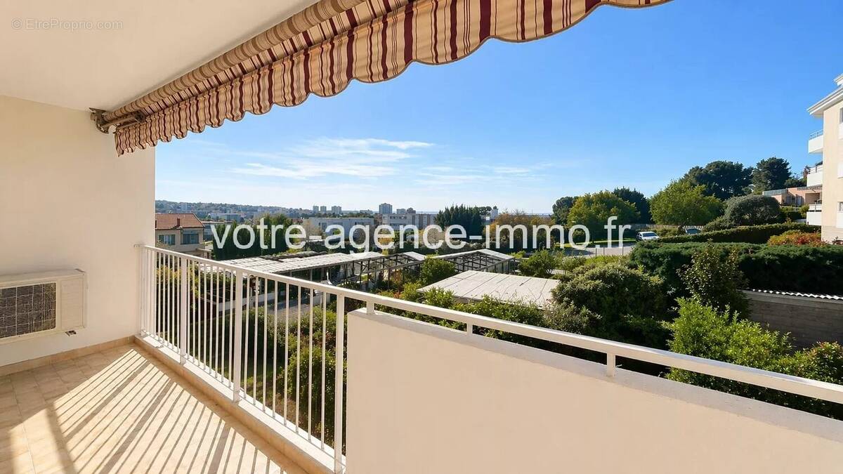 Appartement à SAINT-LAURENT-DU-VAR