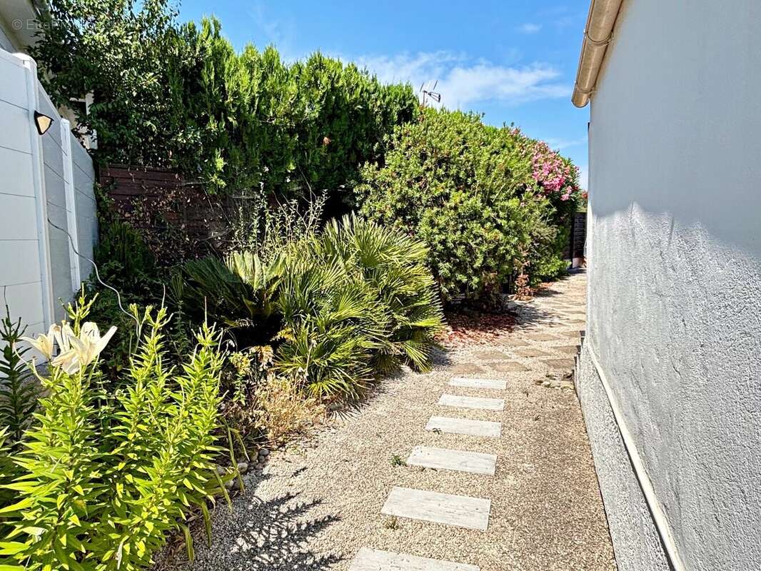 Maison à ROQUEBRUNE-SUR-ARGENS