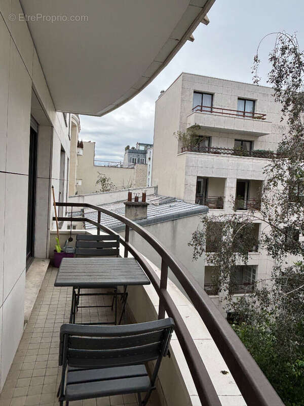 Studio avec balcon sur jardin entièrement meublé. - photo 10