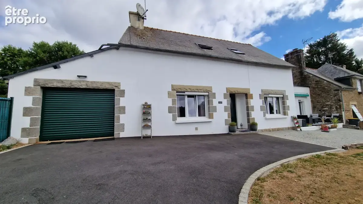 CÔTES D'ARMOR Maison de village de 3 chambres, renovée, bien présentée, avec garage, terrasse, stationnement et grand jardin, à  - photo 14