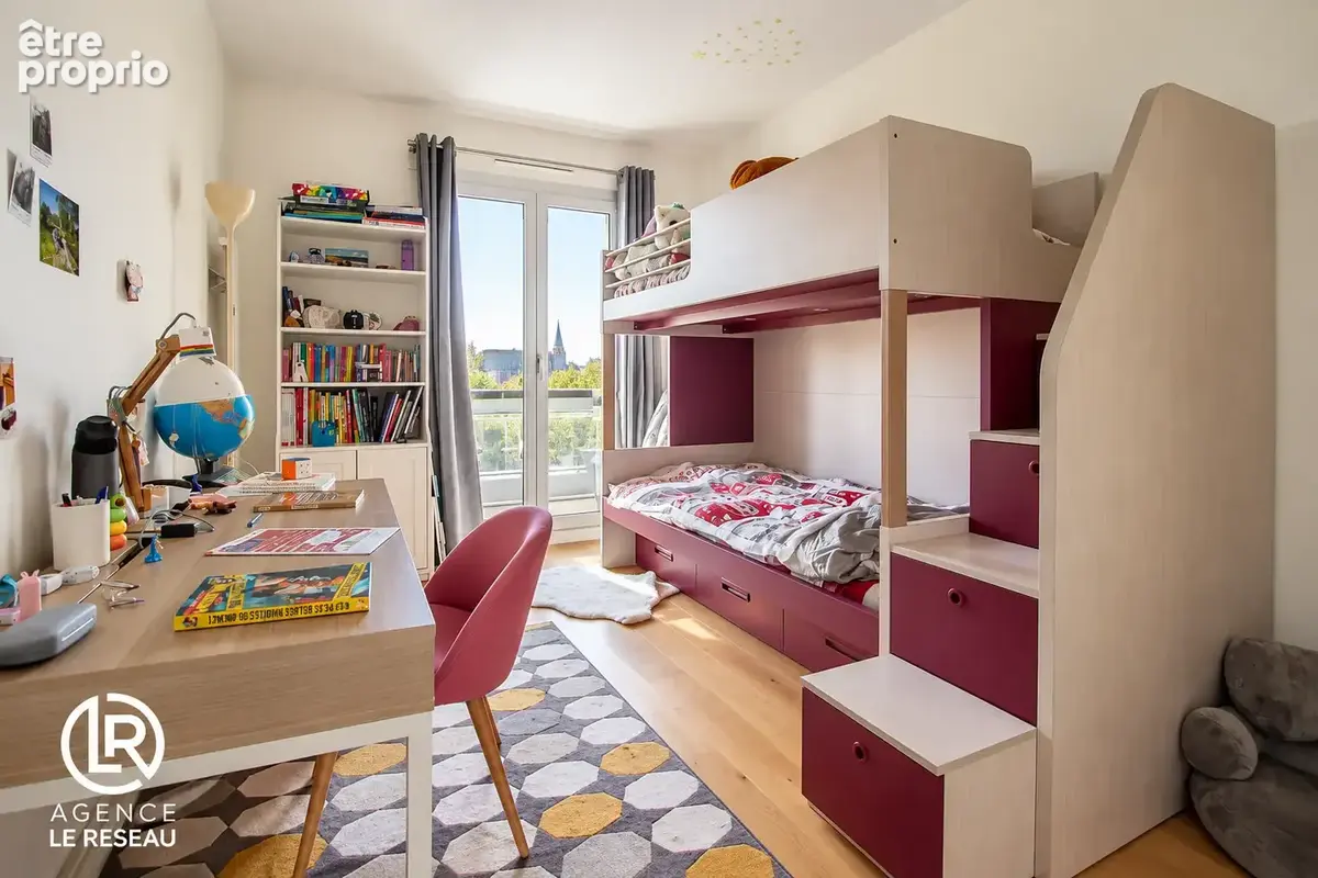 Appartement familial lumineux avec balcon en parfait état situé dans le quartier Pasteur - photo 8