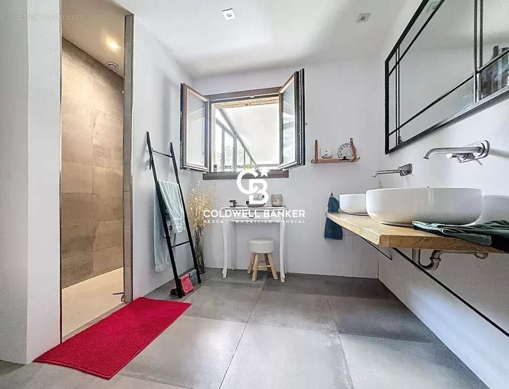 Maison à TOURRETTES