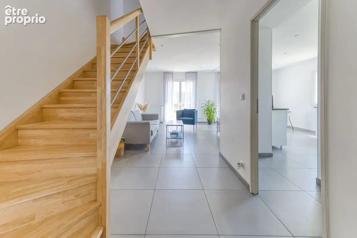 Maison 90 m² à Saint-Denis-Les-Bourg  - photo 4