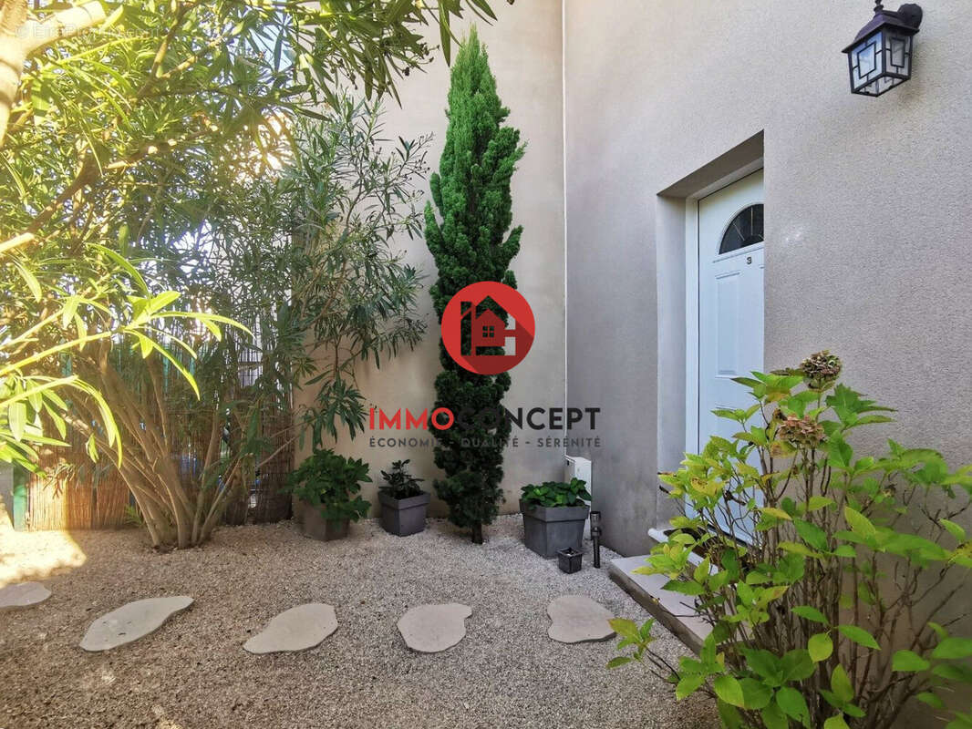 Maison à LAUDUN-L&#039;ARDOISE