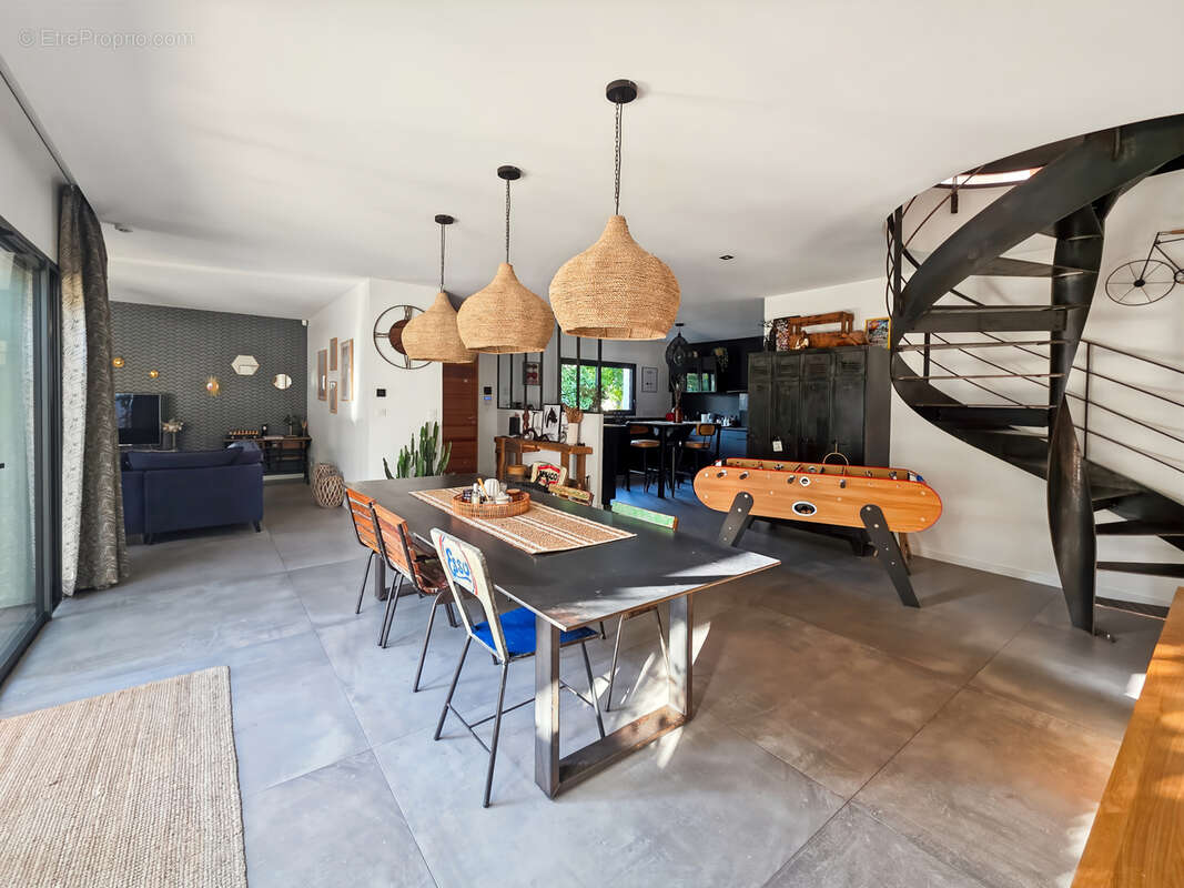 Villa contemporaine avec 5 chambres et piscine. - photo 16