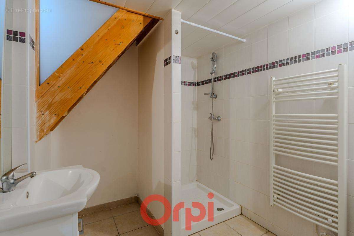 Appartement à ALBA-LA-ROMAINE