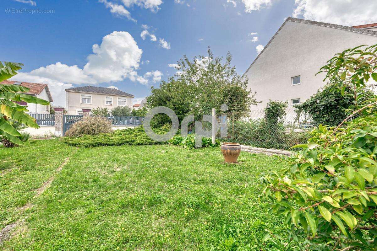 Terrain à ROSNY-SOUS-BOIS