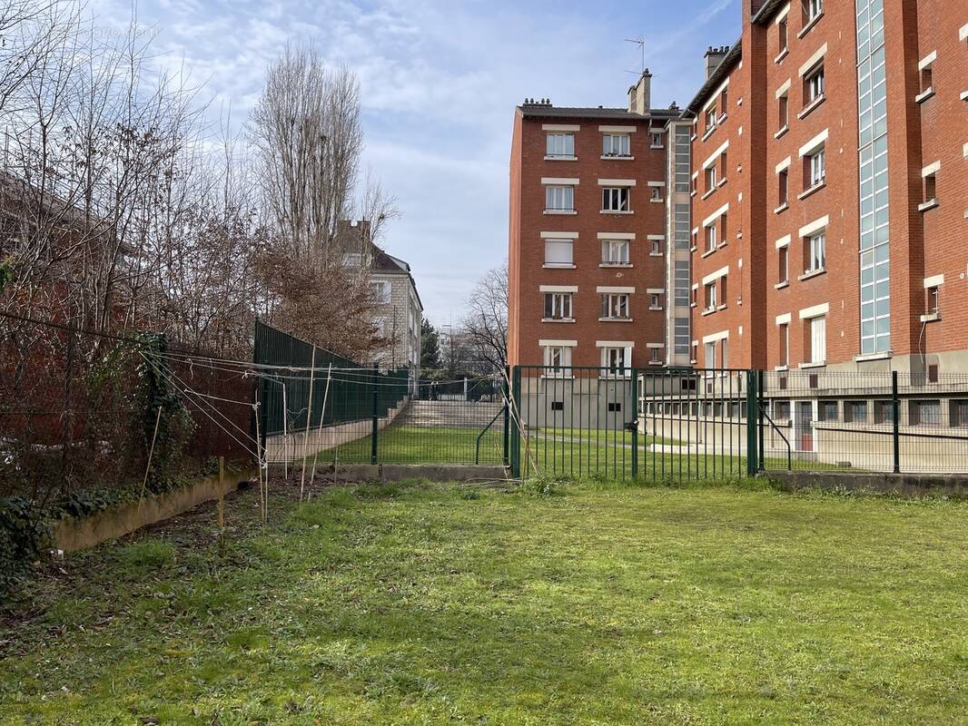 Appartement à LA GARENNE-COLOMBES