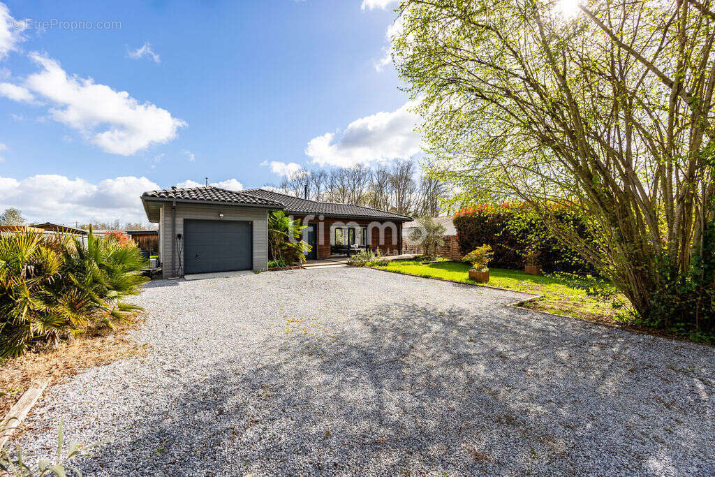 Maison à CABANAC-ET-VILLAGRAINS