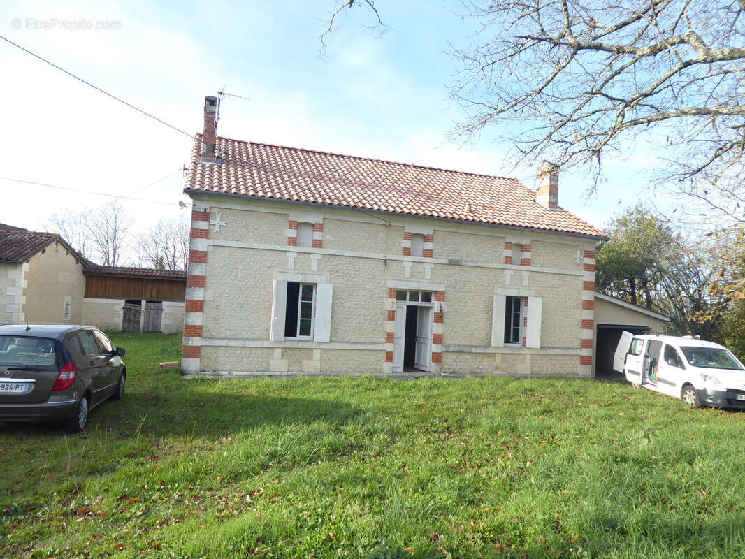 Maison à LES ESSARDS