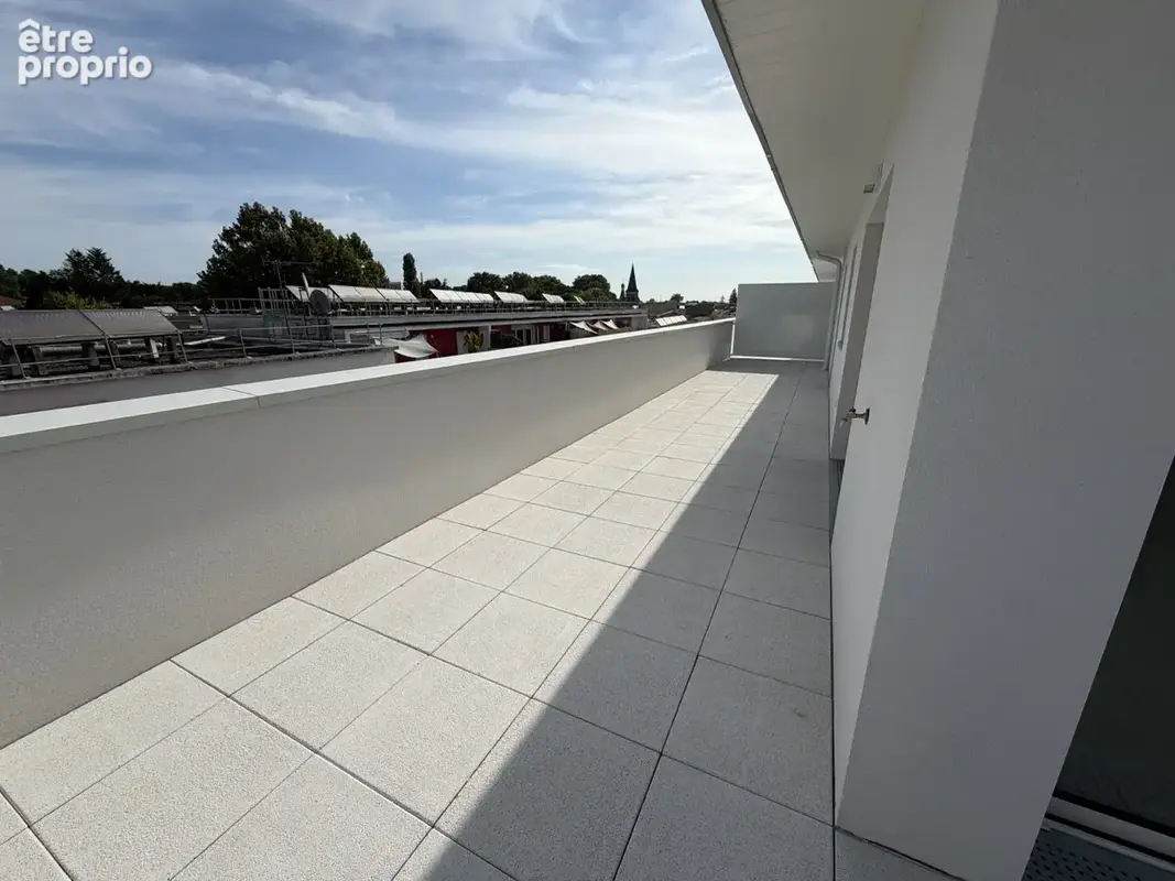 Dernier étage - Grande terrasse - 2 parkings -- Notaire réduits - photo 4