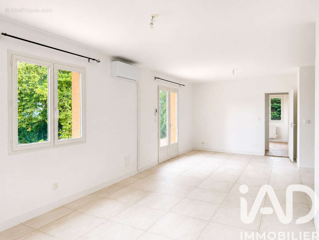 Photo 2 - Appartement à SAINT-GENIS-LAVAL