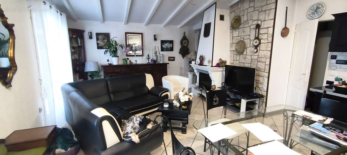 Ensemble immobilier avec fort potentiel. Décote - 53 % - photo 5