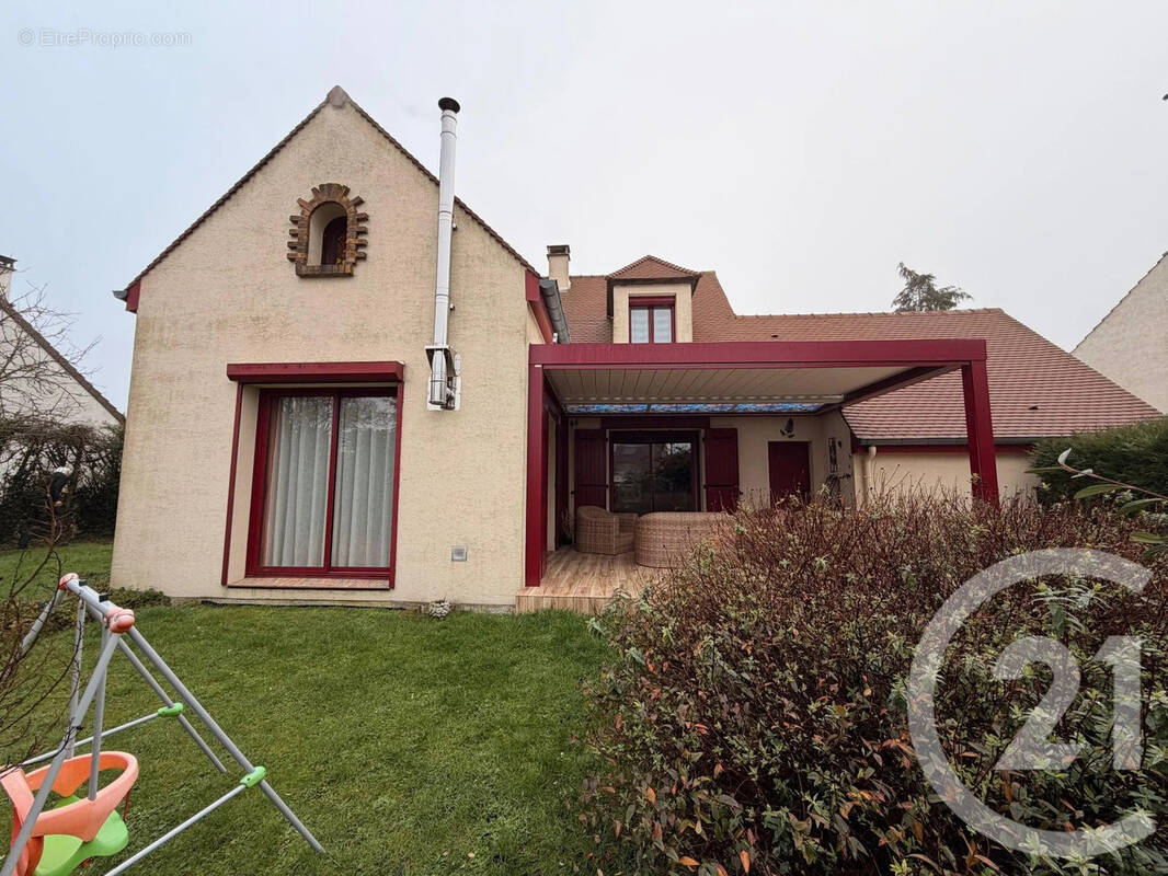 Maison à LONGPERRIER