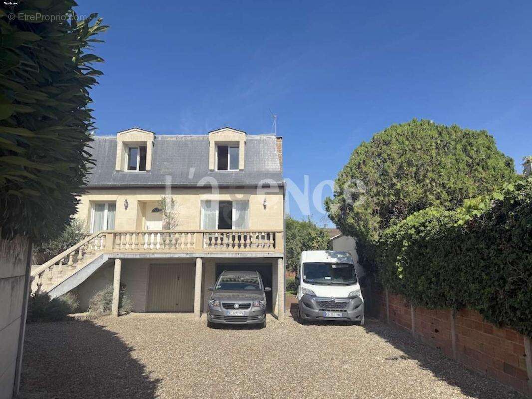 Maison à CLAYE-SOUILLY