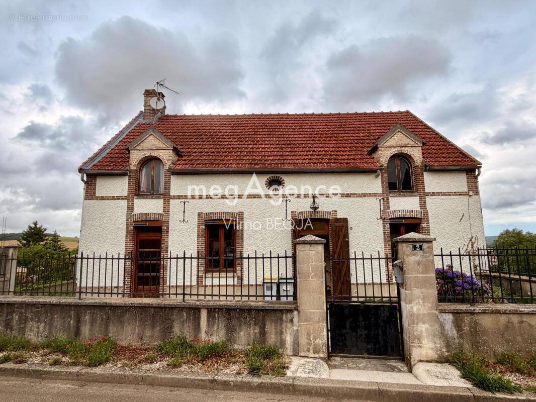 Maison à VILLENAVOTTE