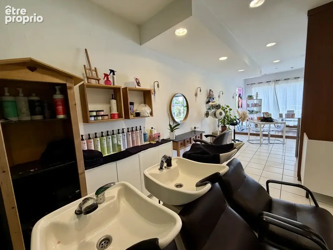 Salon de coiffure mixte hyper-centre face Mairie. - photo 6