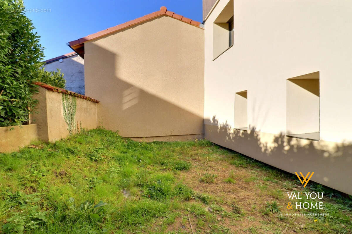 Appartement à LA TOUR-DE-SALVAGNY