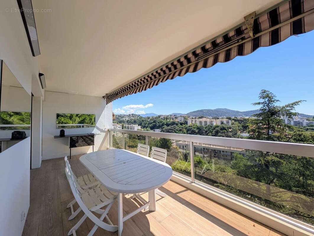 NICE – GAIRAUT – 4 pièces rénové vue panoramique  avec terrasses, parking et cave - photo 6