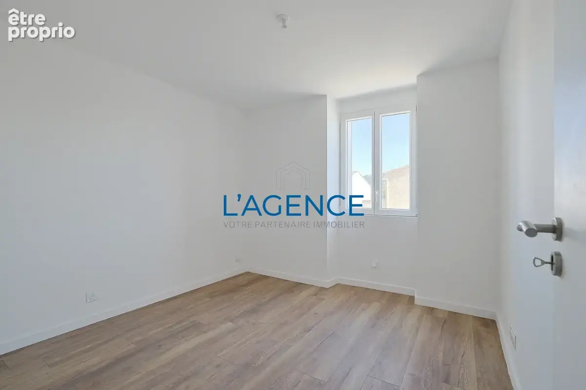 Appartement T4 de 74m2 dans une   résidence entièrement rénovée avec deux places de parkings privatives - photo 9