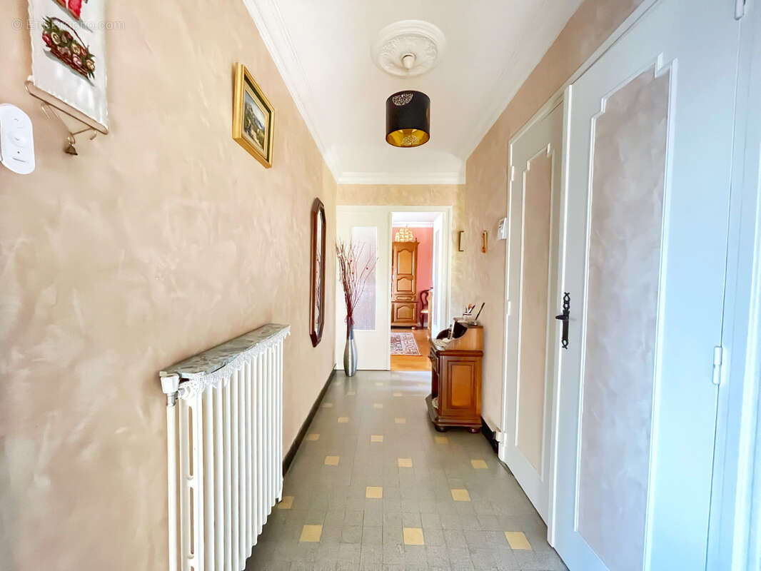 Maison à PIERRE-BENITE