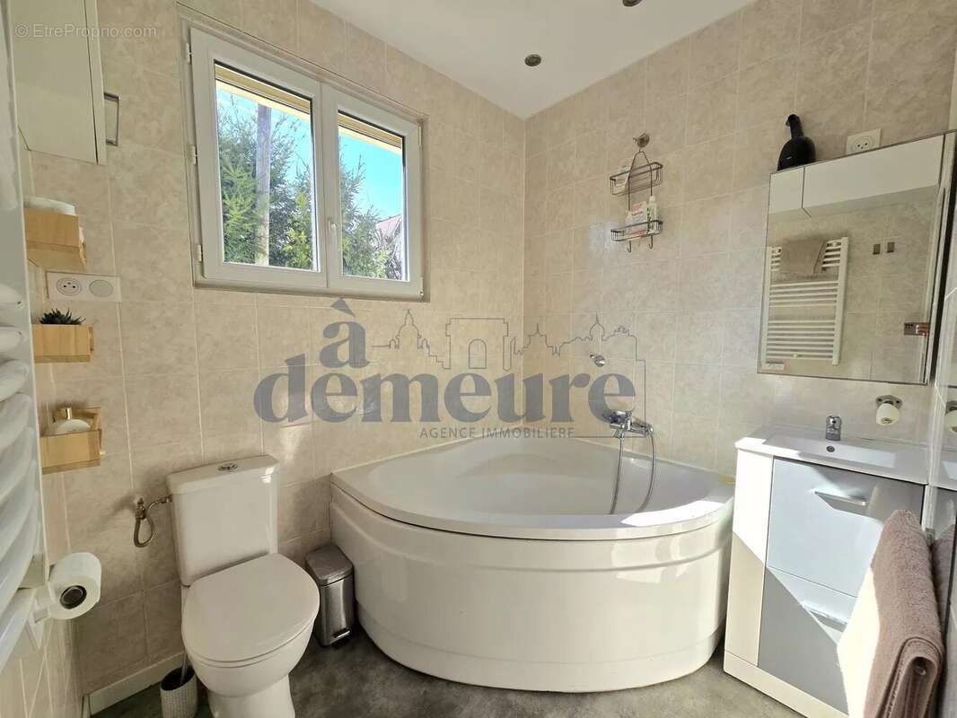 Maison à ISSY-LES-MOULINEAUX