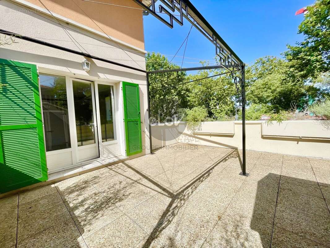 Maison sur le toit / Duplex Dernier étage avec Terrasse / La Soie 69120 Vaulx en Velin - photo 7