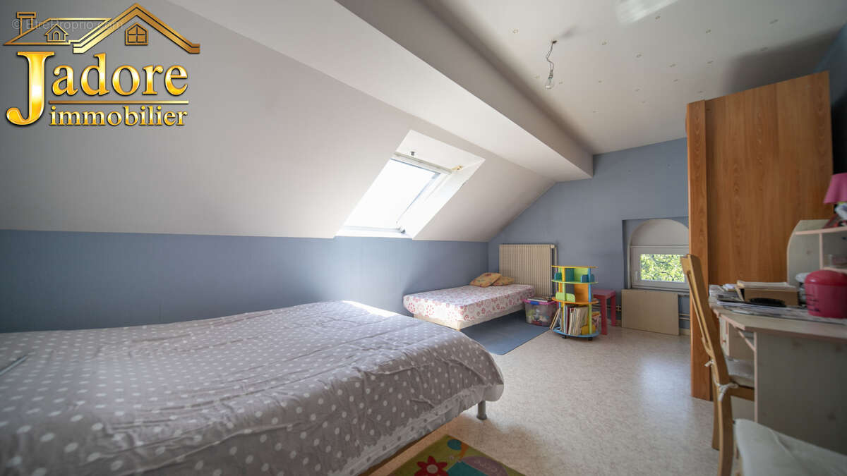 Immeuble + garages cadre nature !! - photo 8