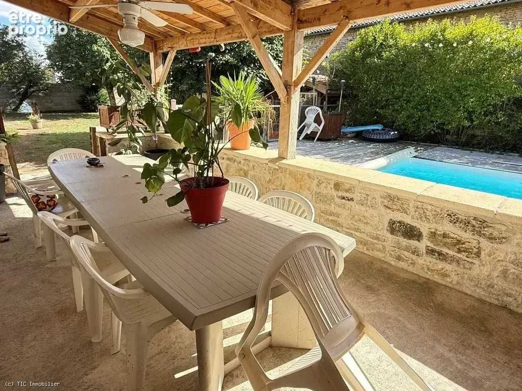 Maison en Pierre Avec Sa Piscine Chauffée et Dépendances Sur 4676m² - photo 5