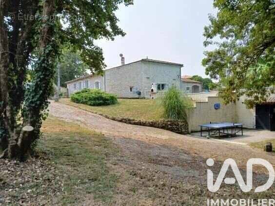 Photo 1 - Maison à NIEUL-LE-VIROUIL